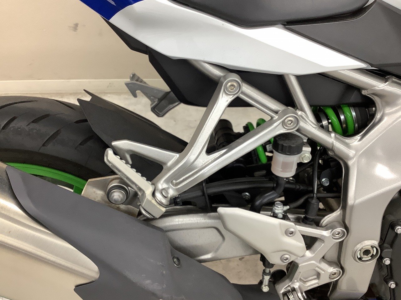 Ninja ZX-4RR □2024年モデル・40th AnniversaryEdition・ワン