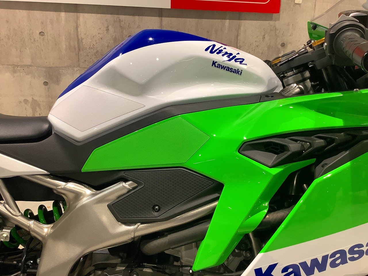 ZX-4RR 40th Anniversary Edition 2024年モデル | バイク買うなら