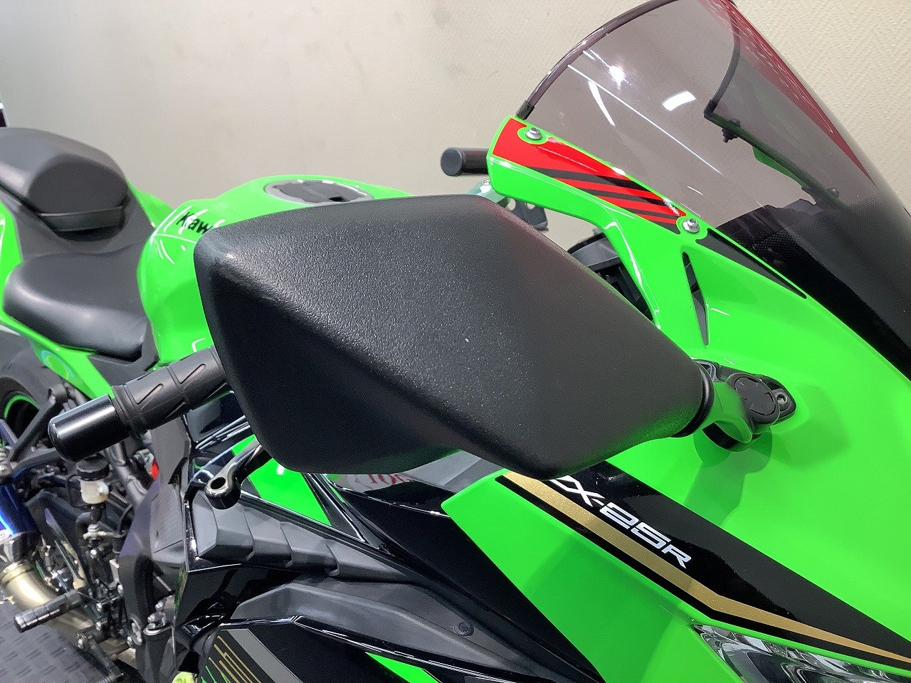 Ninja ZX-25R SE ヨシムラサイレンサー/マルチバー | バイク買うなら