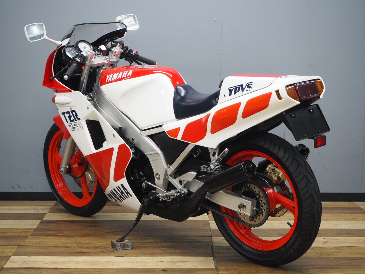 YAMAHA TZR250 白/赤 格安提供車 エンジン始動確認済み 半額配送キャンペーン 期間限定価格 現状渡し諸経費￥0- 横浜 P-Yard YAMAHA TZR250R NO.050002 - NAPS SPORTS VINTAGE