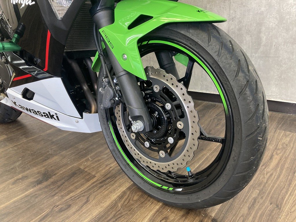 RANK　走行1ヶ月200kmのみ！/ 235/40R19 96W Michelin 235/40 R19 96H XL TL CROSSCLIMATE 2VOL MI | Cost