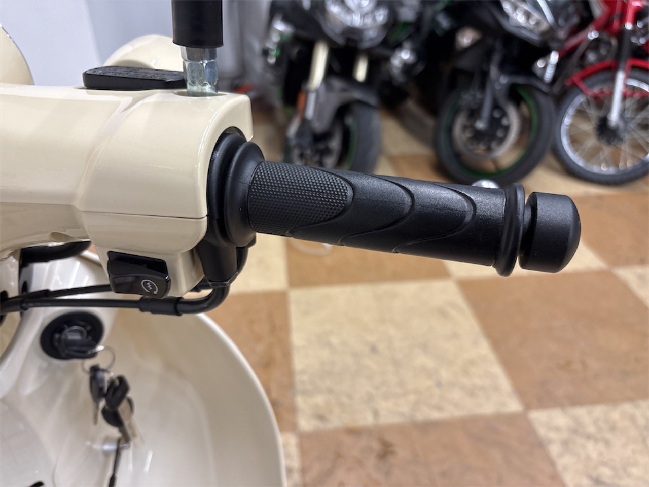 HONDA スーパーカブ110-2 黒 エンジン始動動画 自賠責保険で乗れます