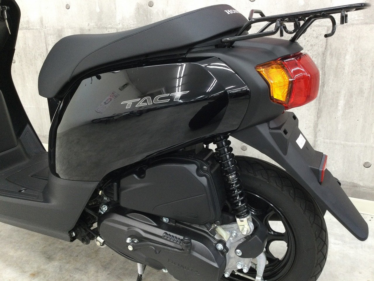 2018年 熊本製 国内製 ホンダ タクト AF79 バイク 原付 オイル交換1000 2018年 熊本製 国内製 ホンダ タクト AF79 バイク 原付 オイル交換1000
