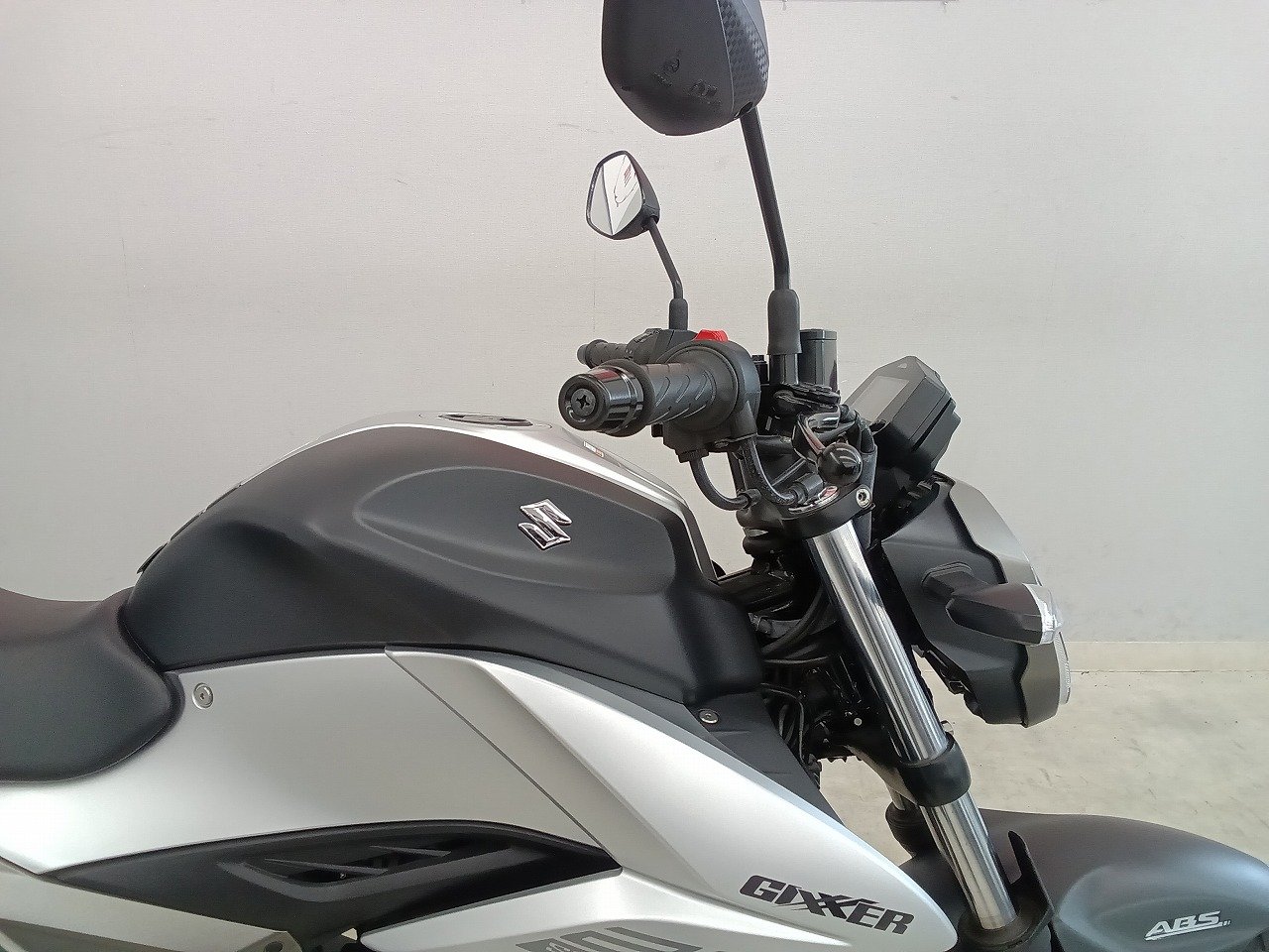 gixxer 　TKSPOT グローホワイト4号深鉢×2個 スズキ GIXXER 250｜ライダースクラブ はなやま｜新車・中古