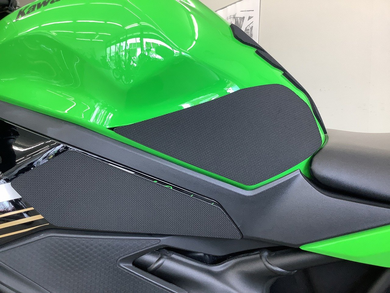 購入者決定　
BROOKS（ブルックス）SUFFOLK REAR PANNIER （サフォークリアパニア） Kaedear レーシングウィンドアーマー Ninja ZX-25R・ZX-4R専用