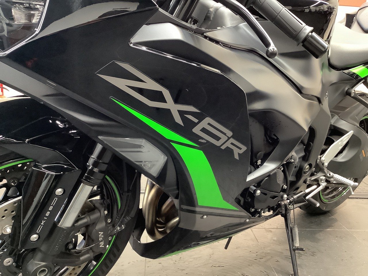 radさん専用 プリウス60系専用 ロクサーニ テンペストタービンVX 19インチホイール