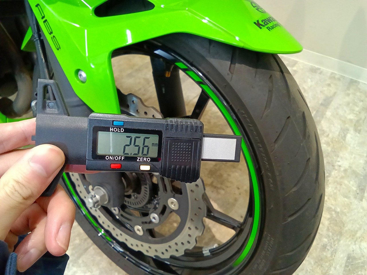 緑単キャベッジ 調整パーツ付き 並行輸入品】 プリロードフォークキャップアジャスター カワサキ ZX-6R