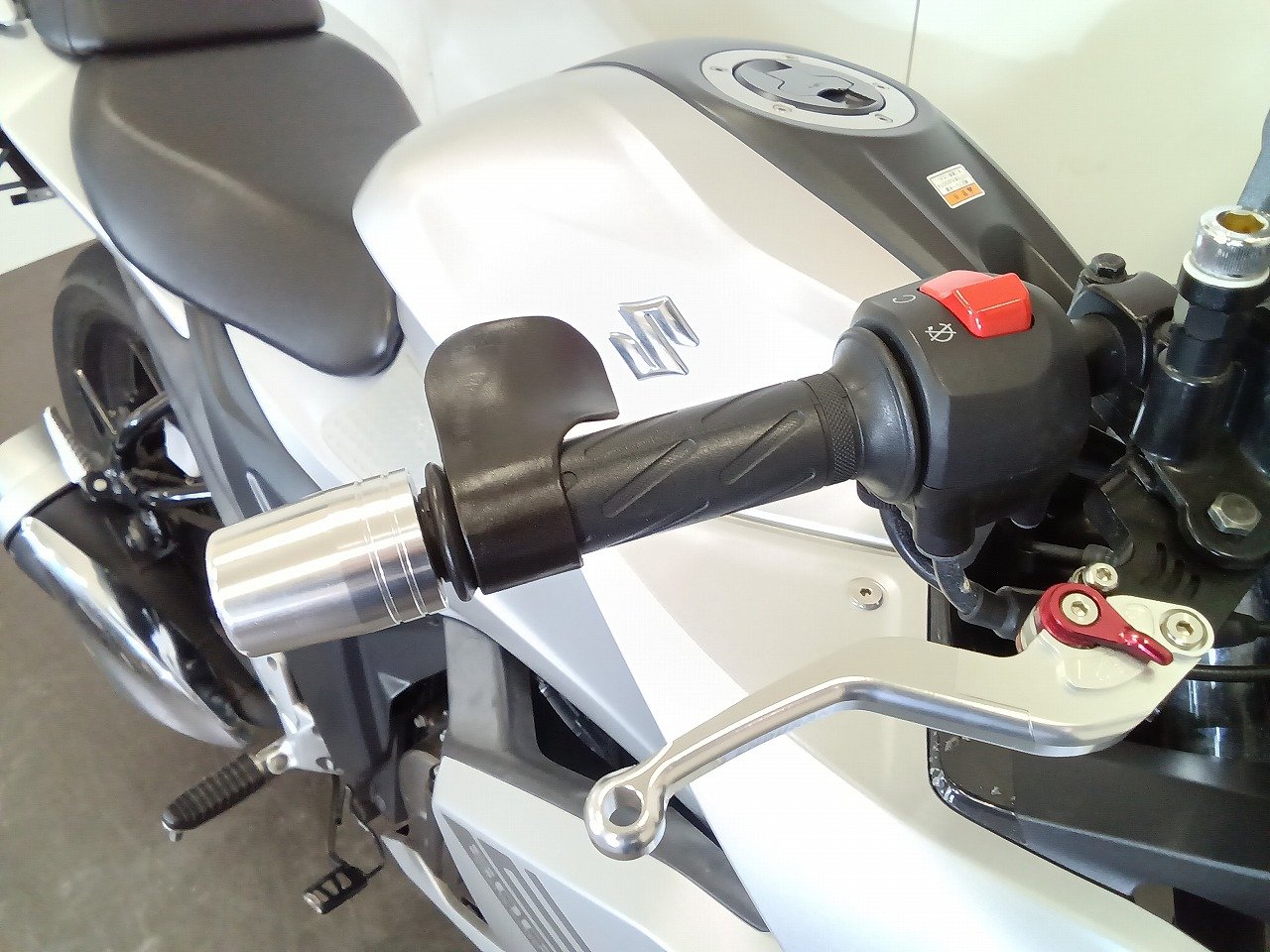 gixxer 　TKSPOT グローホワイト4号深鉢×2個 New Car] Suzuki's Oil-Cooled Single-Sport 