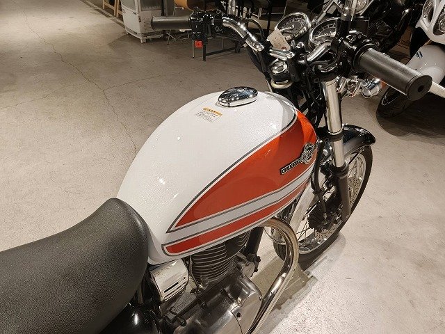 スズキ バイクタンク オレンジ ホワイト 26068765.jpg?resize=600,450,ffffff