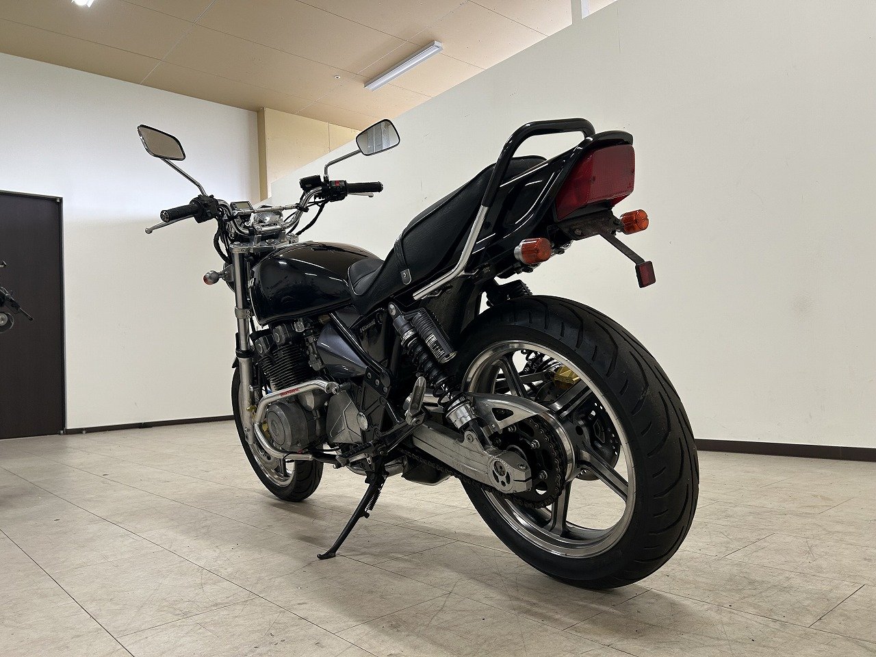 バイク用タンク 黒 流線型 金属製 26600294.jpg?resize=600,450,ffffff