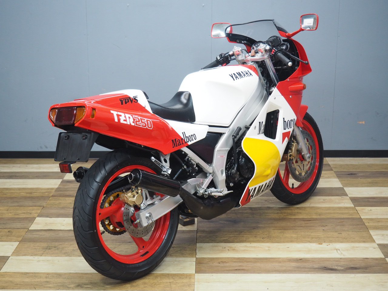 YAMAHA TZR250 2AW マルボロ特別仕様車 シングルシートカウル装備