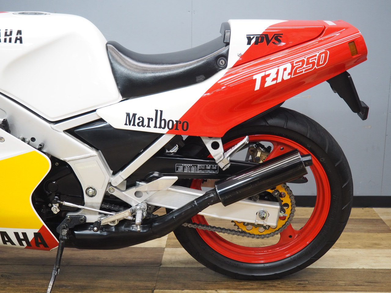 YAMAHA TZR250 2AW マルボロ特別仕様車 シングルシートカウル装備