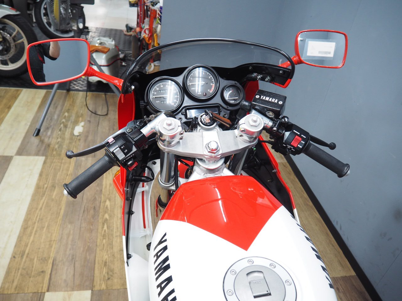 YAMAHA TZR250 2AW マルボロ特別仕様車 シングルシートカウル装備