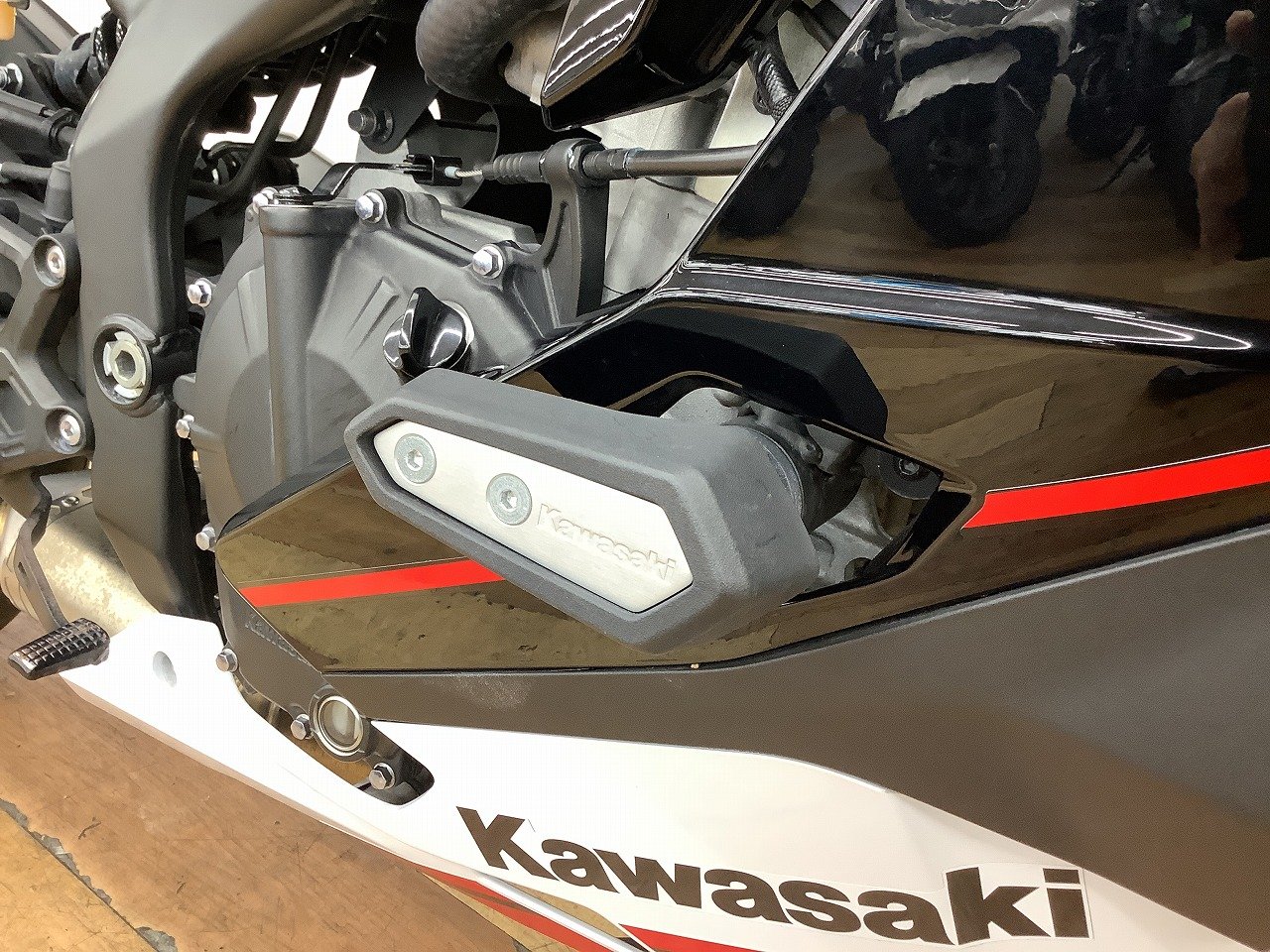KAWASAKI ZX－25R SE アクラポヴィッチサイレンサー OVER